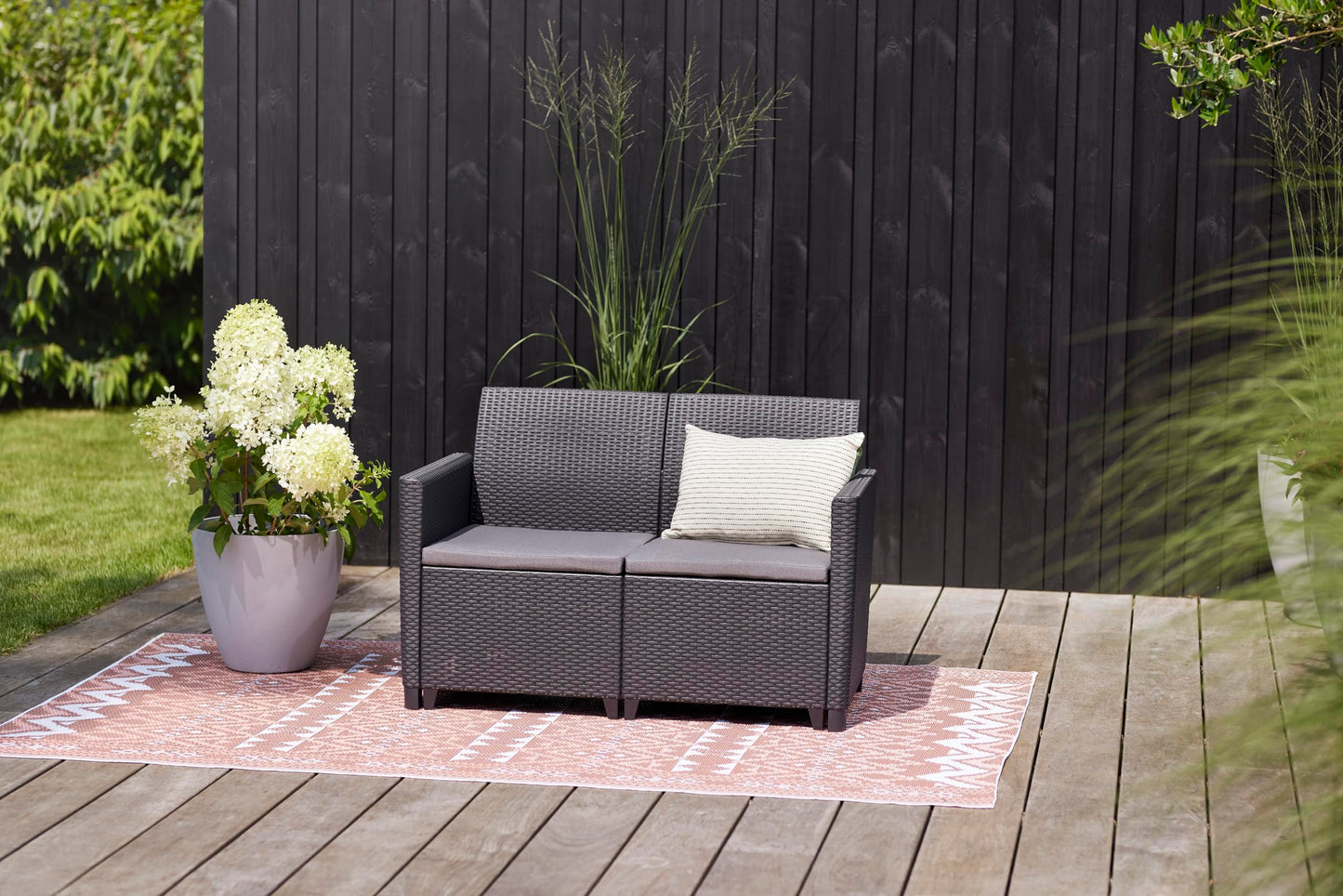 Keter Nora Set Jardín 4 Plazas con Cojines + Mesa Almacenaje 35L, Grafito