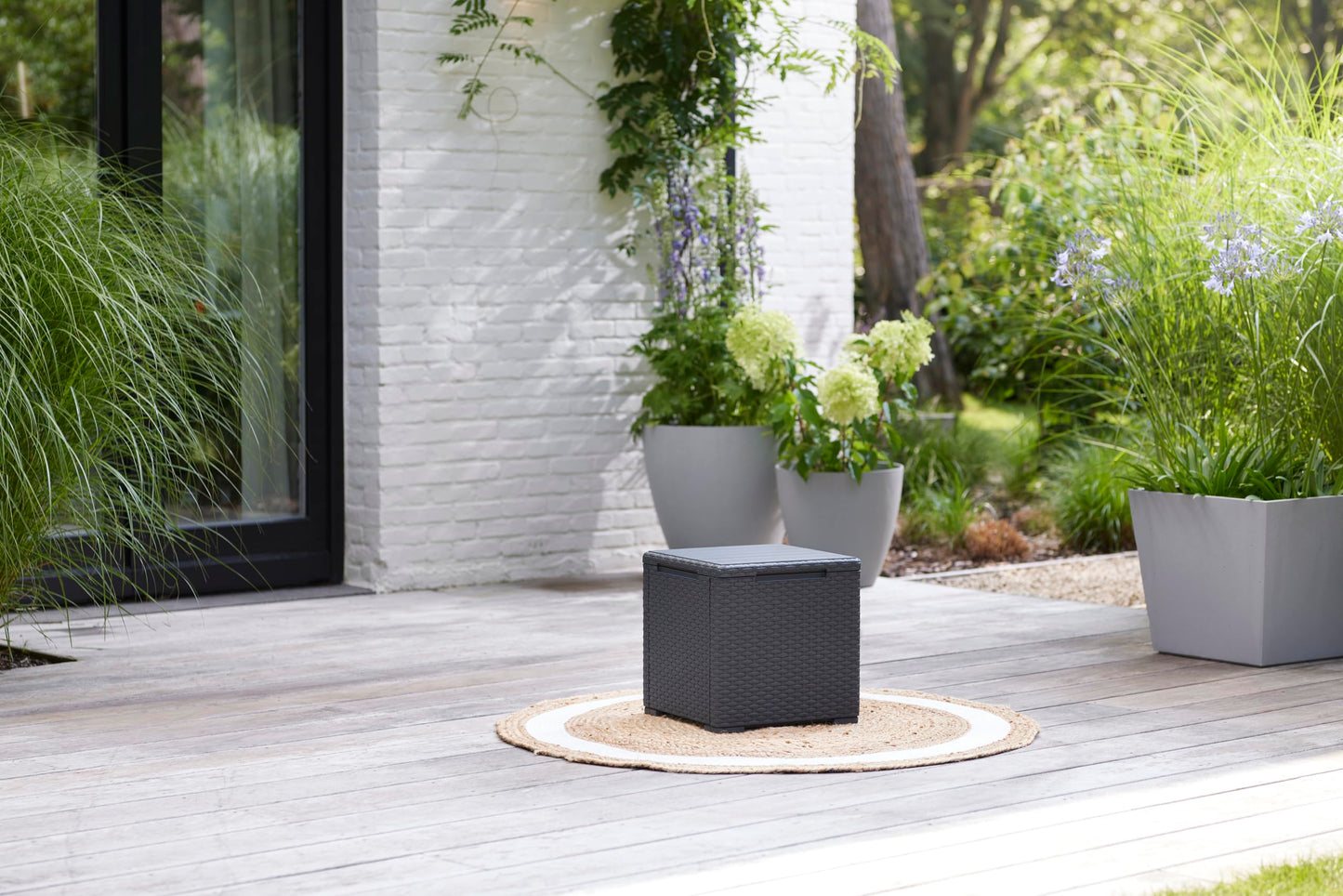 Keter Nora Set Jardín 4 Plazas con Cojines + Mesa Almacenaje 35L, Grafito